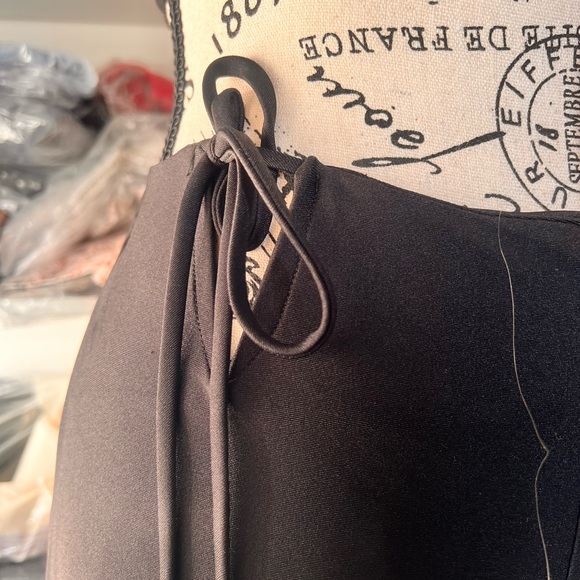 Elegant Black Women's 2 piece set - Picture 6 of 10